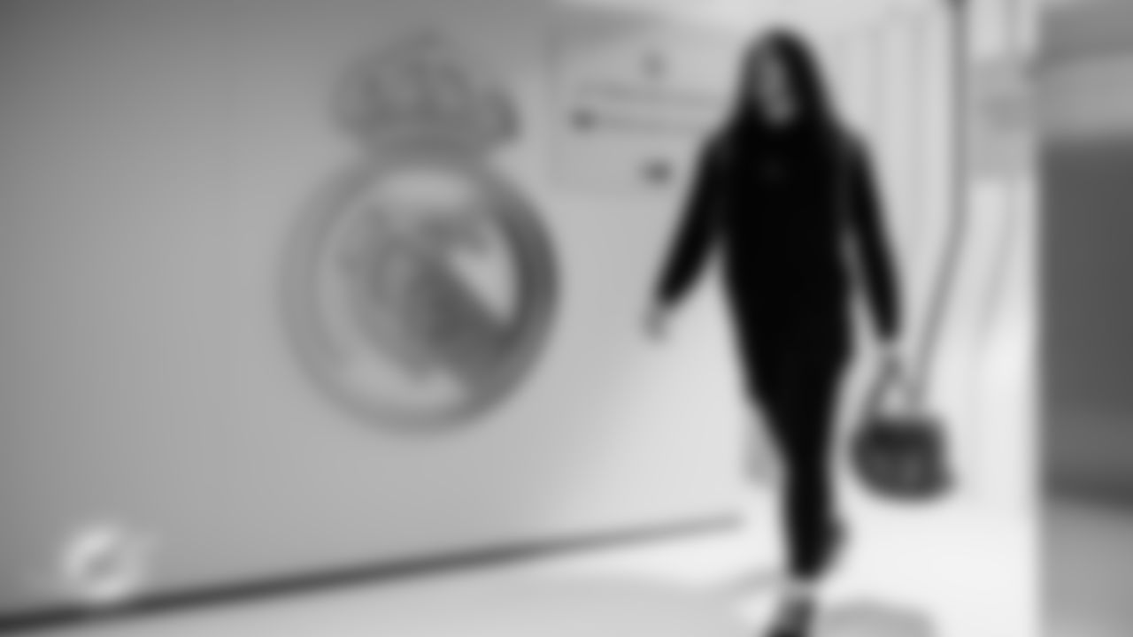 Miami Dolphins tight end Greg Dulcich (85) arrives before] an NFL football game against the Washington Commanders on Sunday, Nov. 16, 2025 in Madrid. (Tomas Diniz Santos/Miami Dolphins via AP)