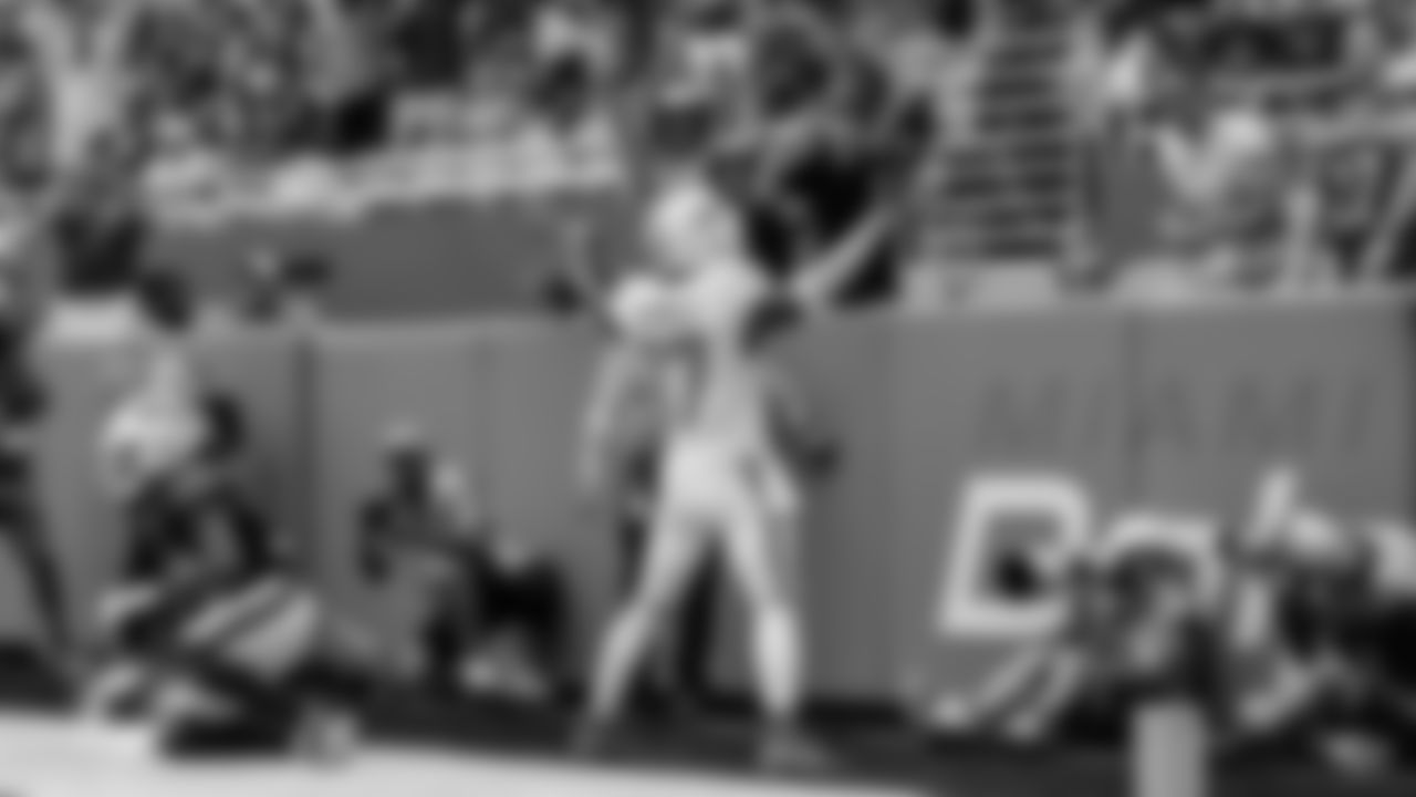Miami Dolphins wide receiver Jaylen Waddle (17) celebrates a touchdown during an NFL football game against the Buffalo Bills on Sunday, Nov. 9, 2025 in Miami Gardens, Fla. (Tomas Diniz Santos/Miami Dolphins via AP)