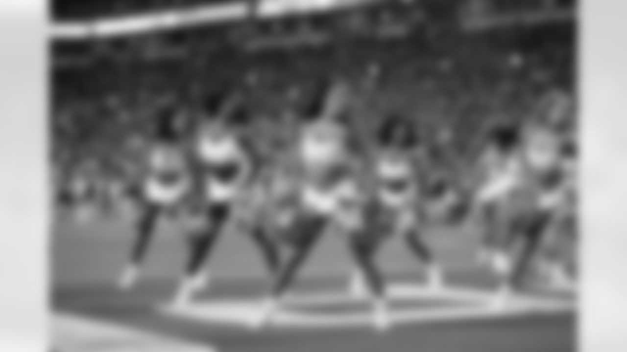 Cheerleaders during an NFL football game against the Tennessee Titans, Monday, Dec. 11, 2023 in ÅÝܽÊÓÆµ Gardens, Fla. (Ryan Kuttler/ÅÝܽÊÓÆµ Dolphins)