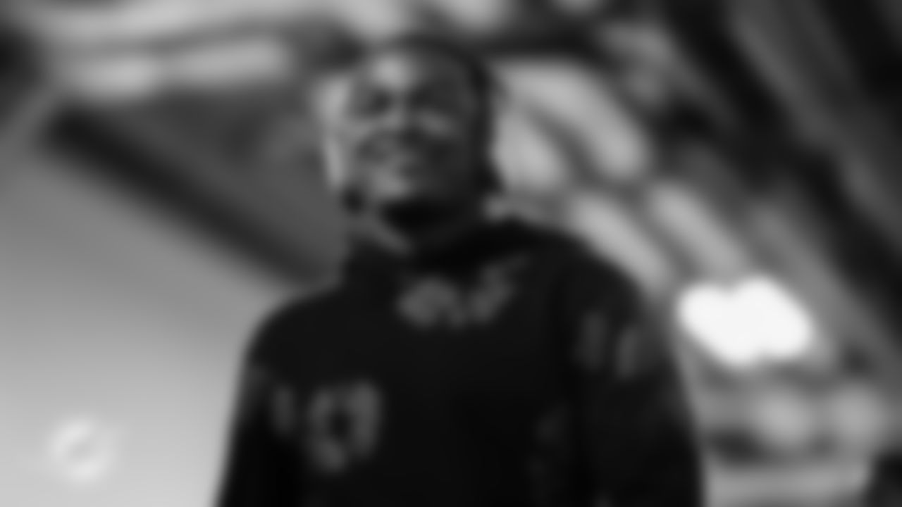 Miami Dolphins running back De'Von Achane (28) arrives before an NFL football game against the Pittsburgh Steelers on Monday, Dec. 15, 2025 in Pittsburgh, PA. (Tomas Diniz Santos/Miami Dolphins via AP)