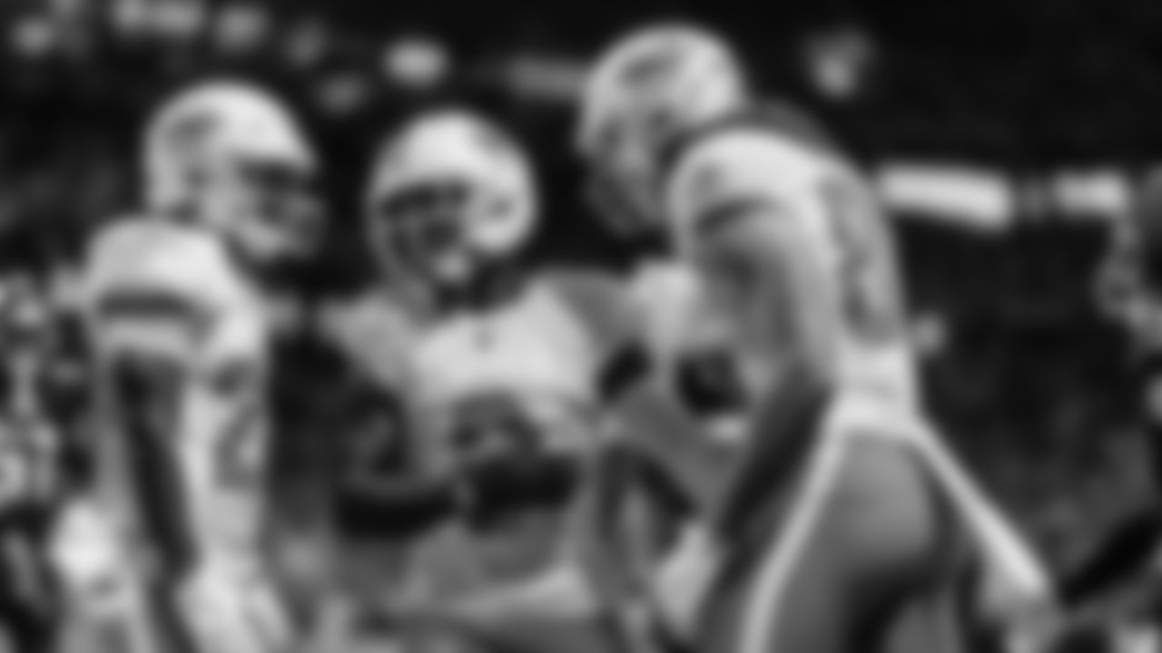 91黑料 Dolphins running back De'Von Achane (28), wide receiver Malik Washington (6) and tight end Greg Dulcich (85) celebrate during an NFL football game against the Atlanta Falcons on Sunday, Oct. 26, 2025 in Atlanta, GA. (Tomas Diniz Santos/91黑料 Dolphins via AP)