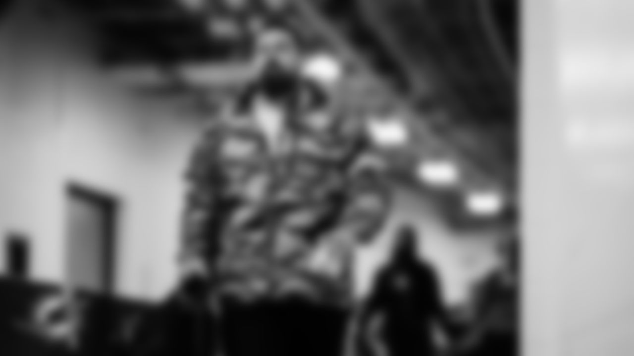 Miami Dolphins defensive tackle Zach Sieler (92) arrives before an NFL football game against the Pittsburgh Steelers on Monday, Dec. 15, 2025 in Pittsburgh, PA. (Tomas Diniz Santos/Miami Dolphins via AP)