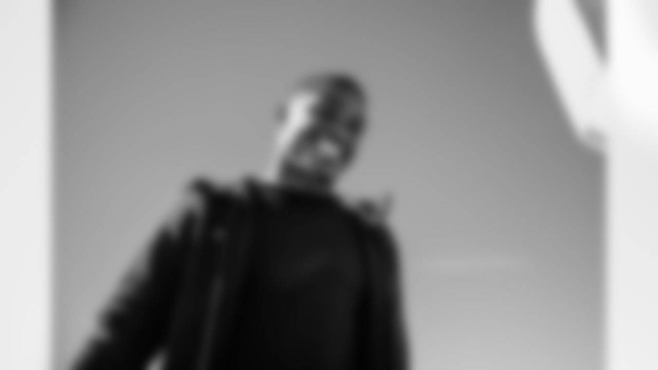 Miami Dolphins running back De'Von Achane (28) during arrivals to the plane for travel to Boston on Saturday, Jan. 3, 2026, in Fort Lauderdale, Fla. (Tomas Diniz Santos/Miami Dolphins)