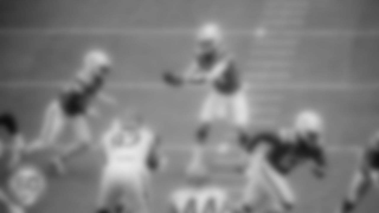 Miami Dolphins quarterback Quinn Ewers (14) hands the ball to running back De'Von Achane (28) during an NFL football game against the Cincinnati Bengals on Sunday, Dec. 21, 2025 in Miami Gardens, FL. (Jose Pineiro/Miami Dolphins via AP)