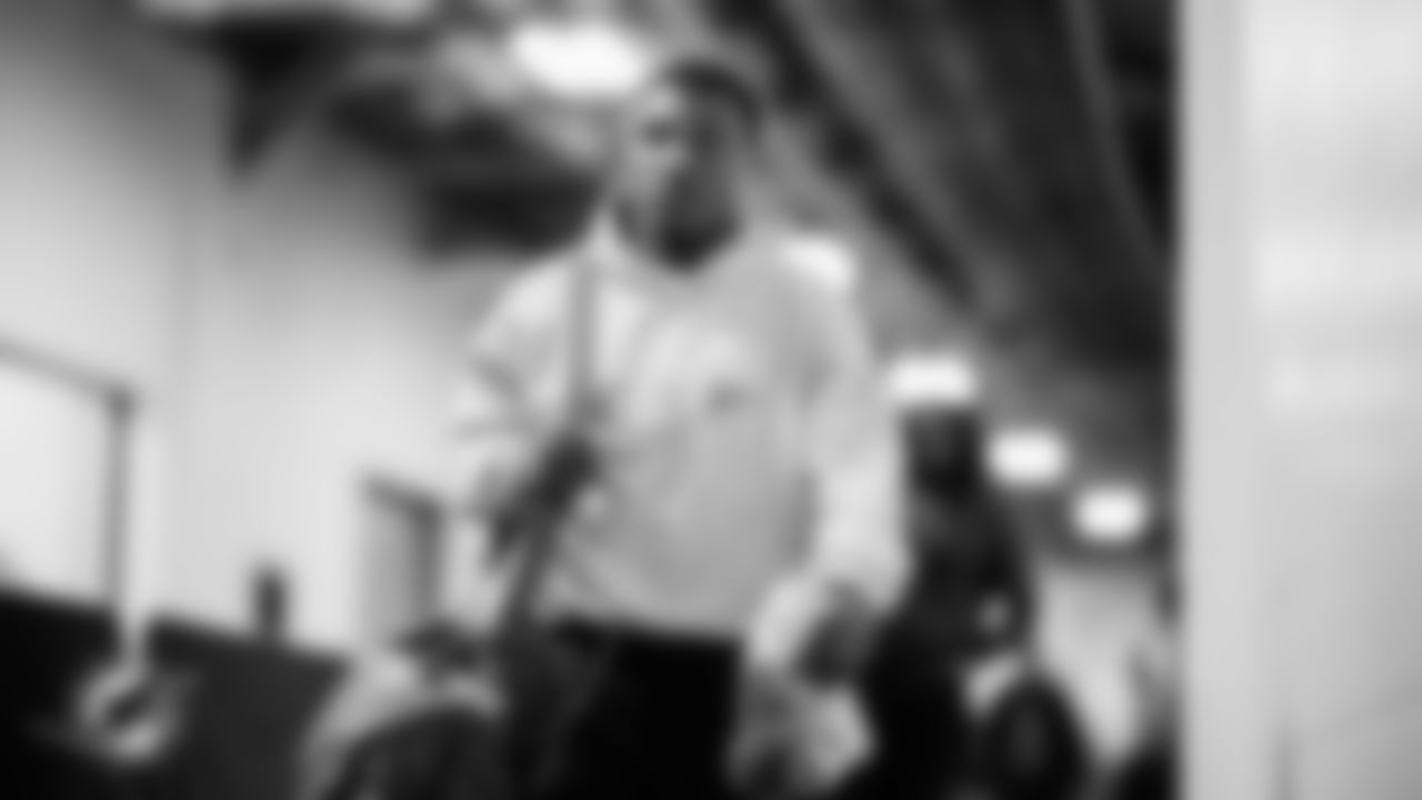 Miami Dolphins wide receiver Malik Washington (6) arrives before an NFL football game against the Pittsburgh Steelers on Monday, Dec. 15, 2025 in Pittsburgh, PA. (Tomas Diniz Santos/Miami Dolphins via AP)