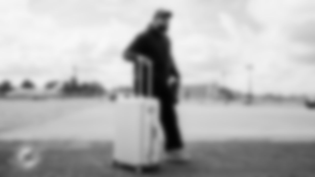 Miami Dolphins linebacker Jordyn Brooks (20) during arrivals to the plane for travel to Pittsburgh on Saturday, Dec. 13, 2025, in Fort Lauderdale, Fla. (Tomas Diniz Santos/Miami Dolphins)