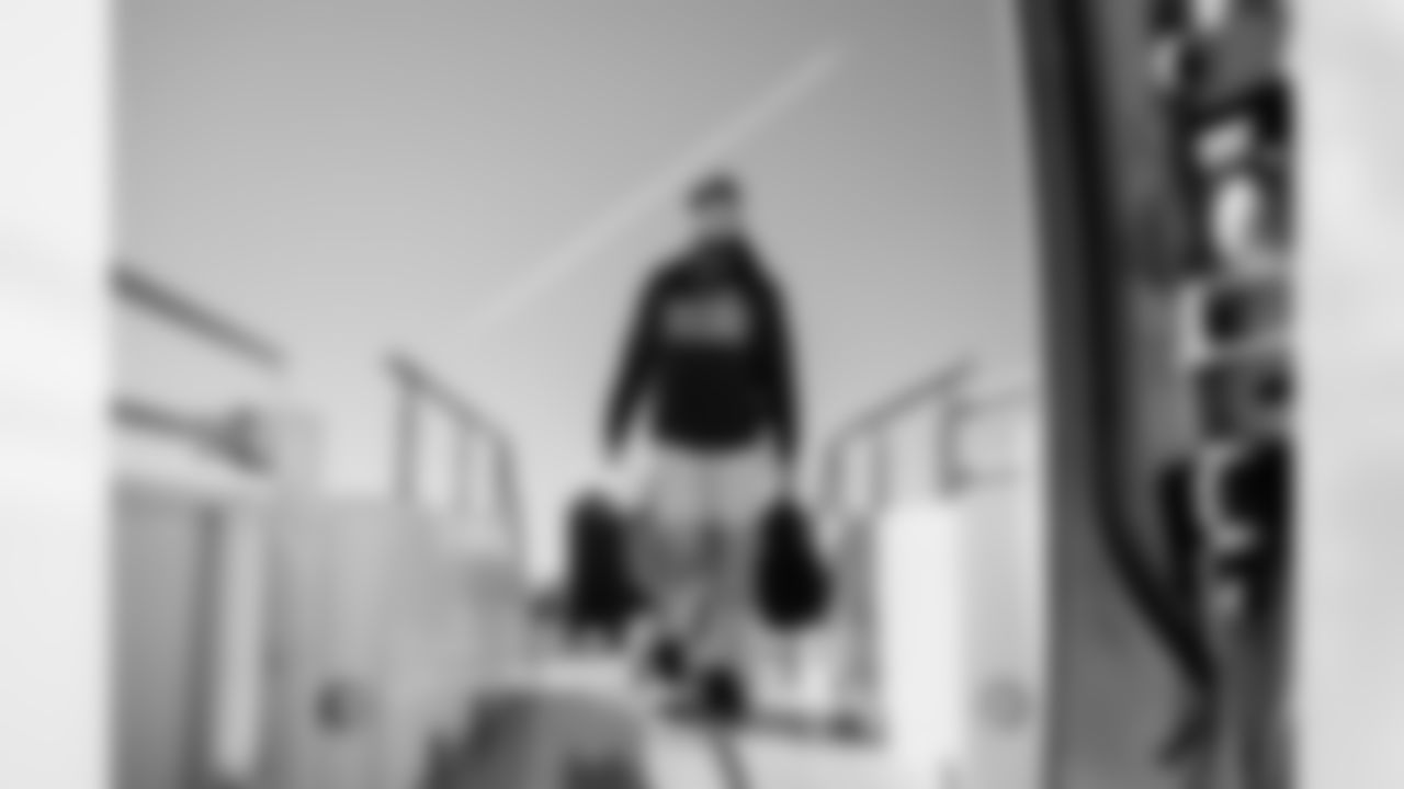 Miami Dolphins tight end Julian Hill (89) during arrivals to the plane for travel to Boston on Saturday, Jan. 3, 2026, in Fort Lauderdale, Fla. (Tomas Diniz Santos/Miami Dolphins)