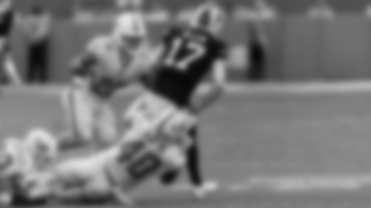 Miami Dolphins linebacker Willie Gay Jr. (40) sacks Buffalo Bills quarterback Josh Allen (17) during an NFL football game Sunday, Nov. 9, 2025 in Miami Gardens, Fla. (Jose Pineiro/Miami Dolphins via AP)