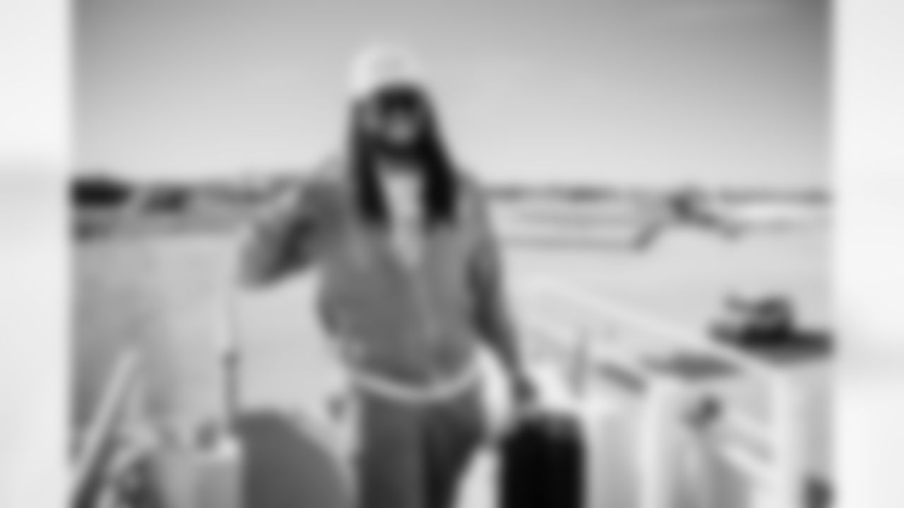 Miami Dolphins runningback Alexander Mattison (8) during arrivals to the plane for travel to Boston on Saturday, Jan. 3, 2026, in Fort Lauderdale, Fla. (Tomas Diniz Santos/Miami Dolphins)