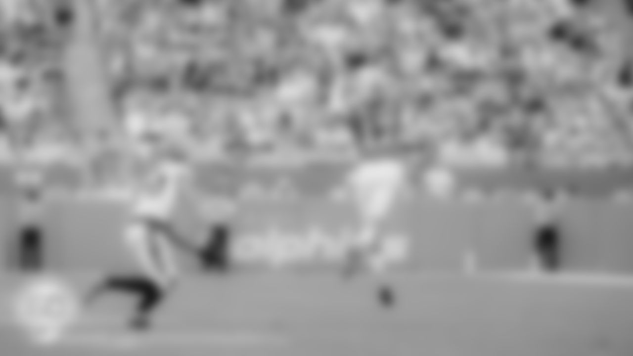 Miami Dolphins wide receiver Jaylen Waddle (17) makes a catch during an NFL football game against the Cincinnati Bengals on Sunday, Dec. 21, 2025 in Miami Gardens, FL. (Robby Illanes/Miami Dolphins via AP)