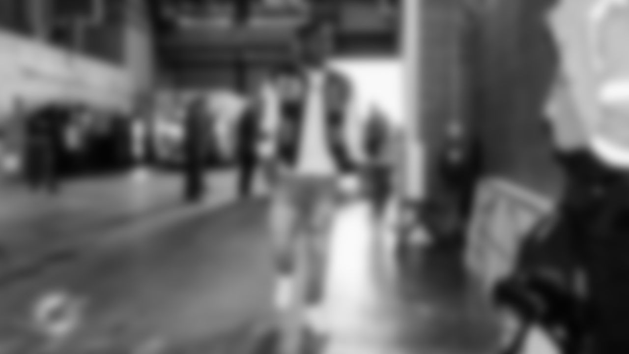 Miami Dolphins running back De'Von Achane (28) arrives before an NFL football game against the New York Jets on Sunday, Dec. 7, 2025 in East Rutherford, NJ. (Tomas Diniz Santos/Miami Dolphins via AP)