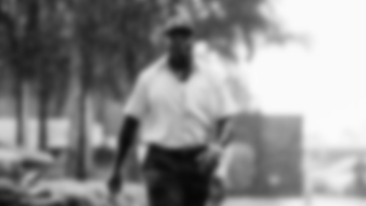 Miami Dolphins linebacker Willie Gay Jr. (40) arrives before an NFL football game against the New Orleans Saints on Sunday, Nov. 30, 2025 in Miami Gardens, FL. (Tomas Diniz Santos/Miami Dolphins via AP)