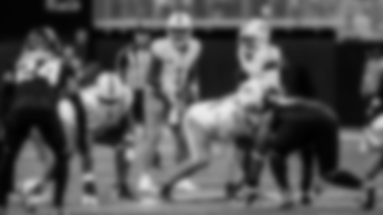 Miami Dolphins quarterback Tua Tagovailoa (1) sets at the line of scrimmage during an NFL football game against the Atlanta Falcons on Sunday, Oct. 26, 2025 in Atlanta, GA. (Tomas Diniz Santos/Miami Dolphins via AP)