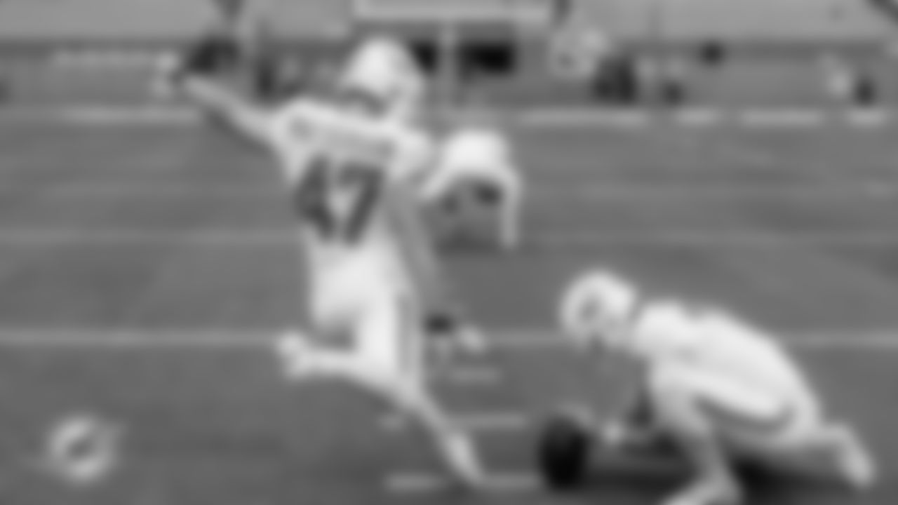 Miami Dolphins kicker Riley Patterson (47) warms up before an NFL football game against the New Orleans Saints on Sunday, Nov. 30, 2025 in Miami Gardens, FL. (Tomas Diniz Santos/Miami Dolphins via AP)
