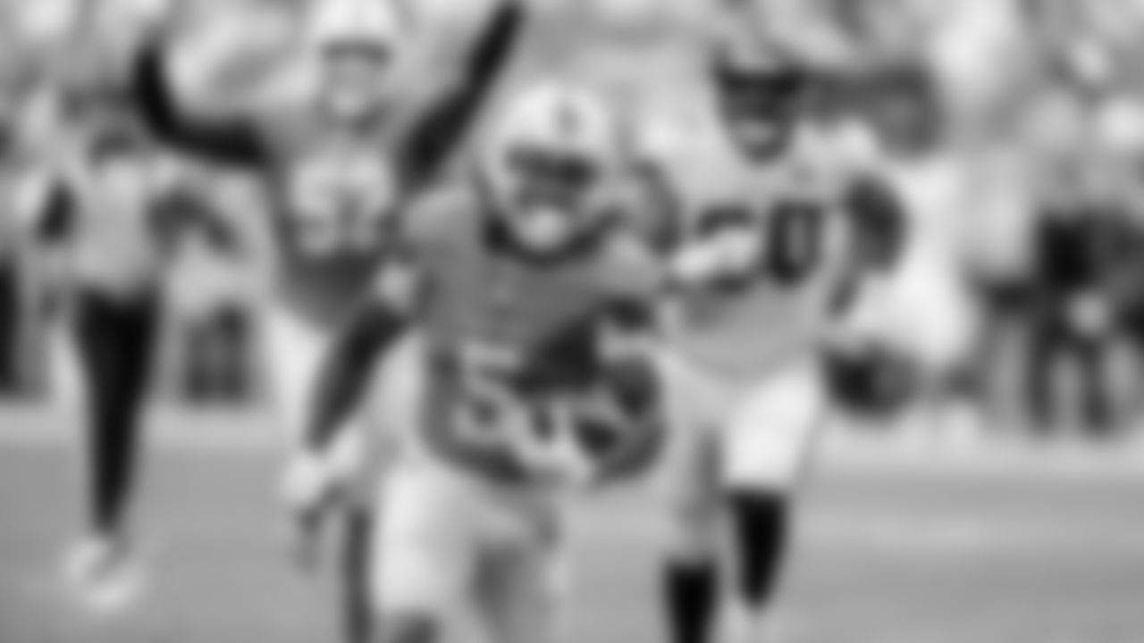 Miami Dolphins running back Jaylen Wright (5) runs the ball during an NFL football game against the Tampa Bay Buccaneers on Sunday, Dec. 28, 2025 in Miami Gardens, FL. (Ruben Gonzalez/Miami Dolphins via AP)