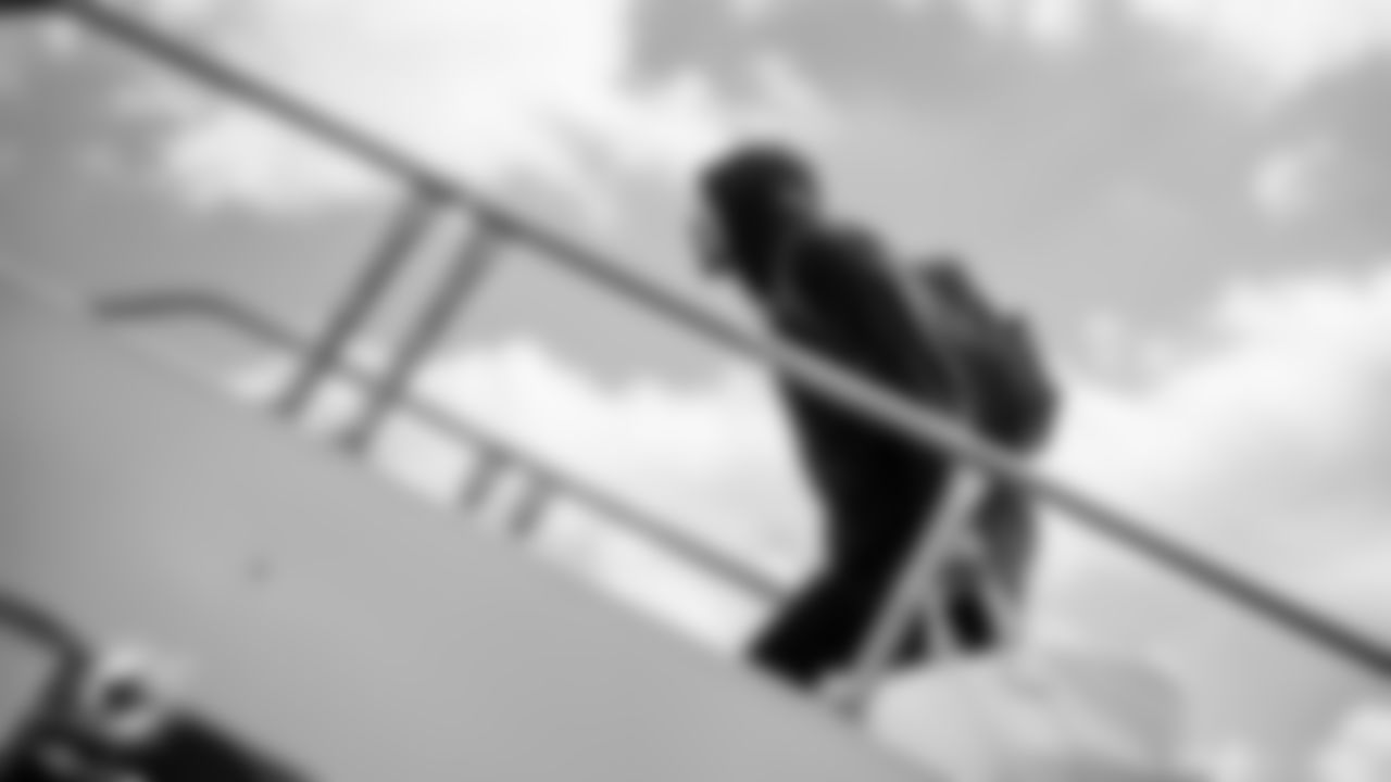 Miami Dolphins running back Ollie Gordon II (31) during arrivals to the plane for travel to New York on Saturday, Dec. 6, 2025, in Fort Lauderdale, Fla. (Tomas Diniz Santos/Miami Dolphins)