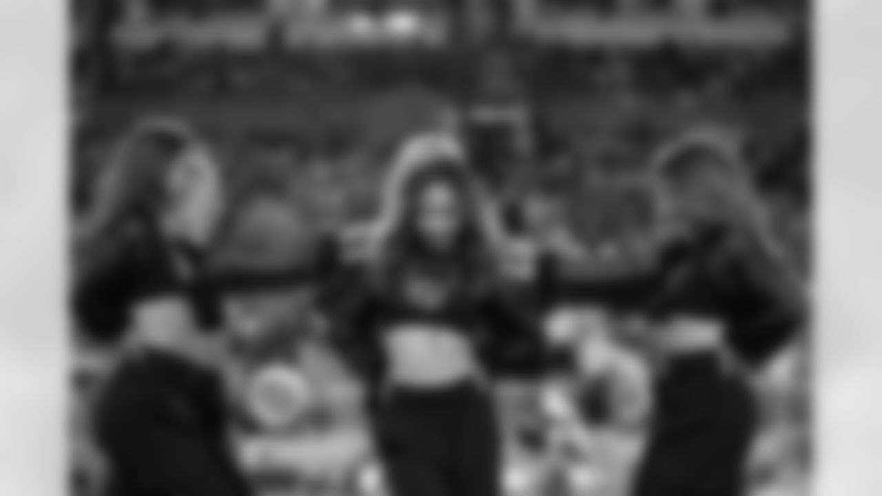 Cheerleaders during an NFL football game against the Tennessee Titans, Monday, Dec. 11, 2023 in ÅÝܽÊÓÆµ Gardens, Fla. (Robby Illanes/ÅÝܽÊÓÆµ Dolphins)