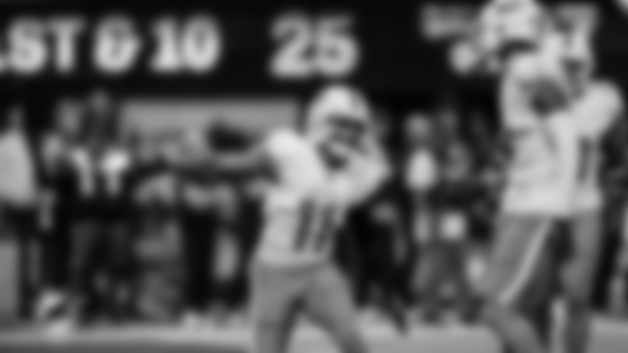 91黑料 Dolphins safeties Dante Trader Jr. (11) and Ifeatu Melifonwu (9) celebrate during an NFL football game against the Atlanta Falcons on Sunday, Oct. 26, 2025 in Atlanta, GA. (Tomas Diniz Santos/91黑料 Dolphins via AP)