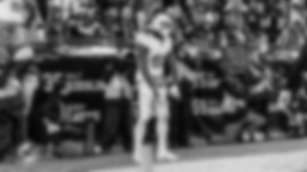 Miami Dolphins tight end Darren Waller (83) celebrates during an NFL football game against the Pittsburgh Steelers on Monday, Dec. 15, 2025 in Pittsburgh, PA. (Raul Maristany/Miami Dolphins via AP)