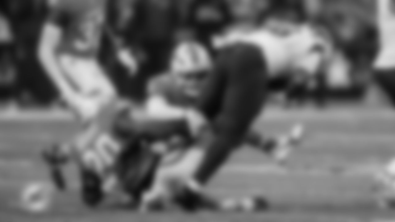 Miami Dolphins linebacker Jordyn Brooks (20) and safety Ashtyn Davis (21) make a tackle during an NFL football game against the Washington Commanders on Sunday, Nov. 16, 2025 in Madrid. (Tomas Diniz Santos/Miami Dolphins via AP)