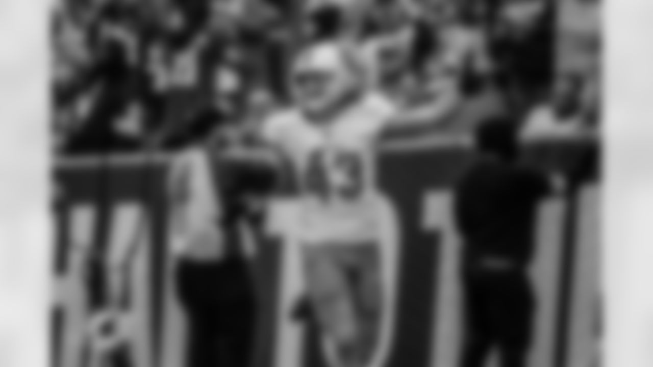 ÅÝܽÊÓÆµ Dolphins linebacker Andrew Van Ginkel (43) celebrates a touchdown score following an interception during an NFL football game against the Washington Commanders, Sunday, Dec. 3, 2023 in Landover, Md. (Tomas Diniz Santos/ÅÝܽÊÓÆµ Dolphins)