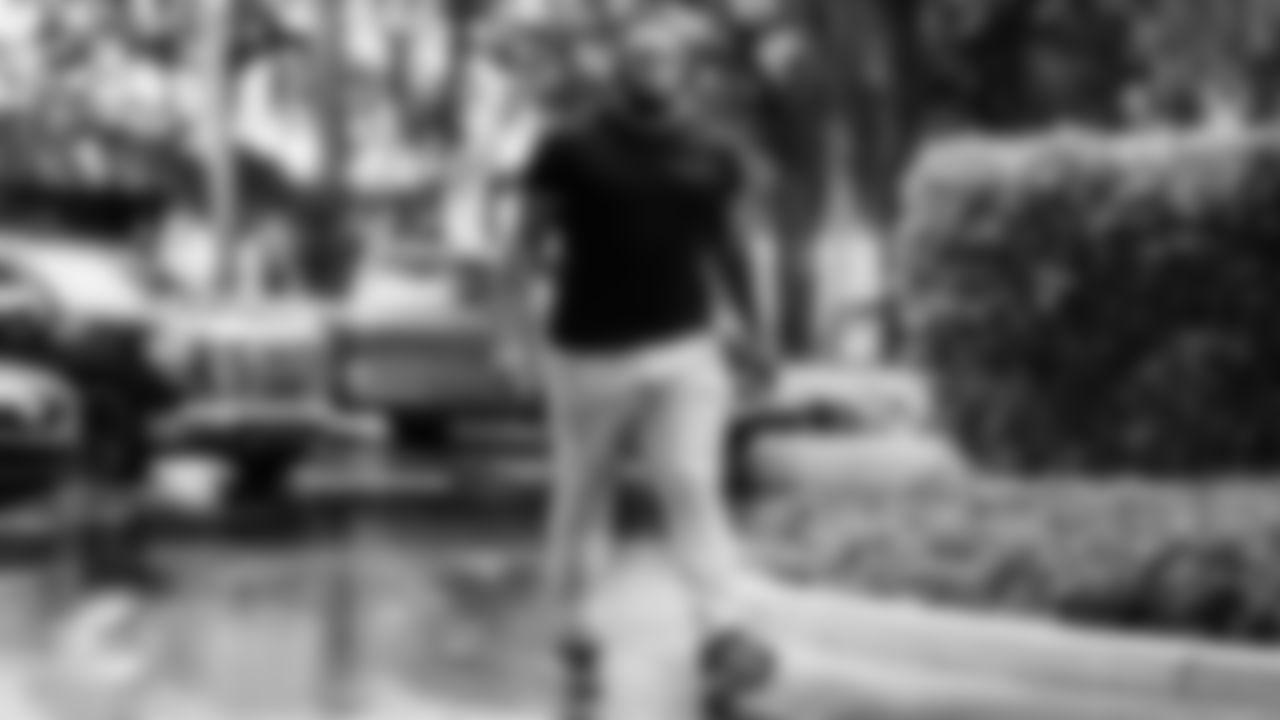 Miami Dolphins defensive tackle Jordan Phillips (94) arrives before an NFL football game against the New Orleans Saints on Sunday, Nov. 30, 2025 in Miami Gardens, FL. (Tomas Diniz Santos/Miami Dolphins via AP)