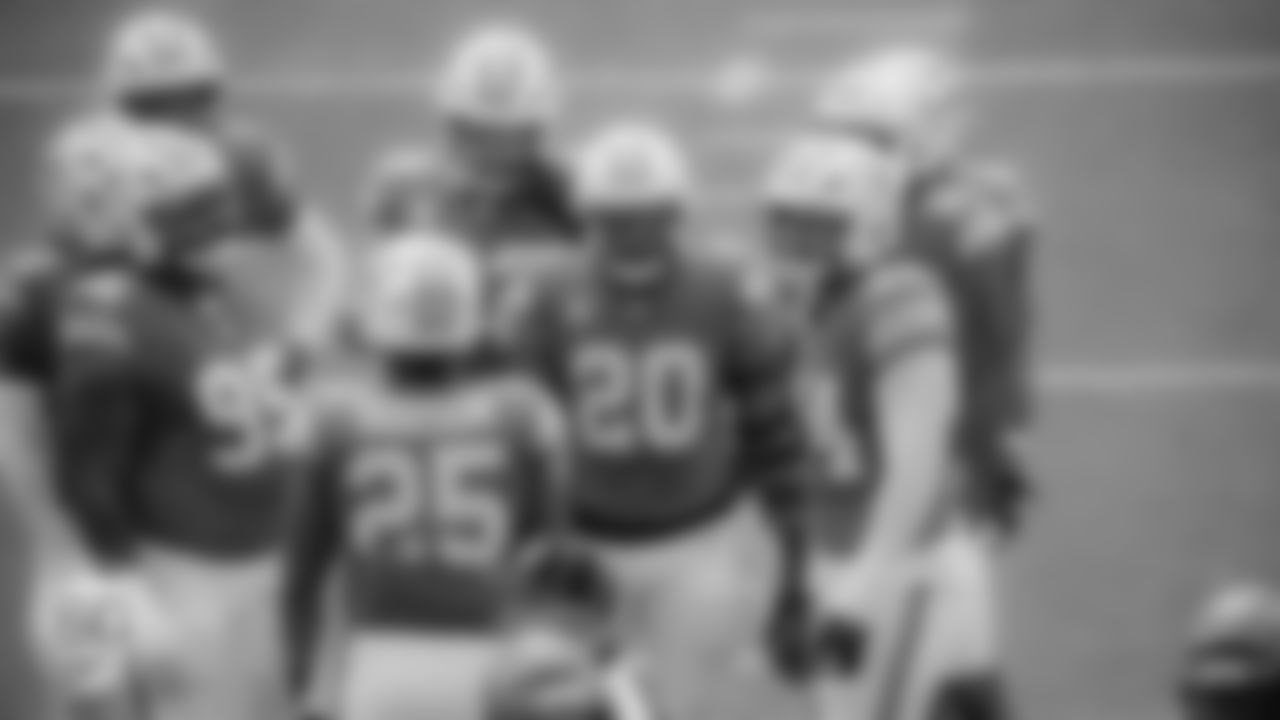Miami Dolphins huddle during an NFL football game against the Cincinnati Bengals on Sunday, Dec. 21, 2025 in Miami Gardens, FL. (Jose Pineiro/Miami Dolphins via AP)
