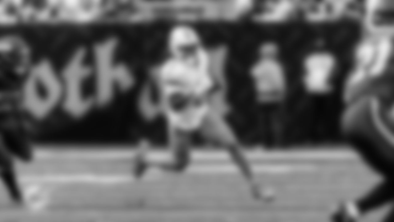 Miami Dolphins running back Jaylen Wright (5) runs the ball during an NFL football game against the New York Jets on Sunday, Dec. 7, 2025 in East Rutherford, NJ. (Raul Maristany/Miami Dolphins via AP)