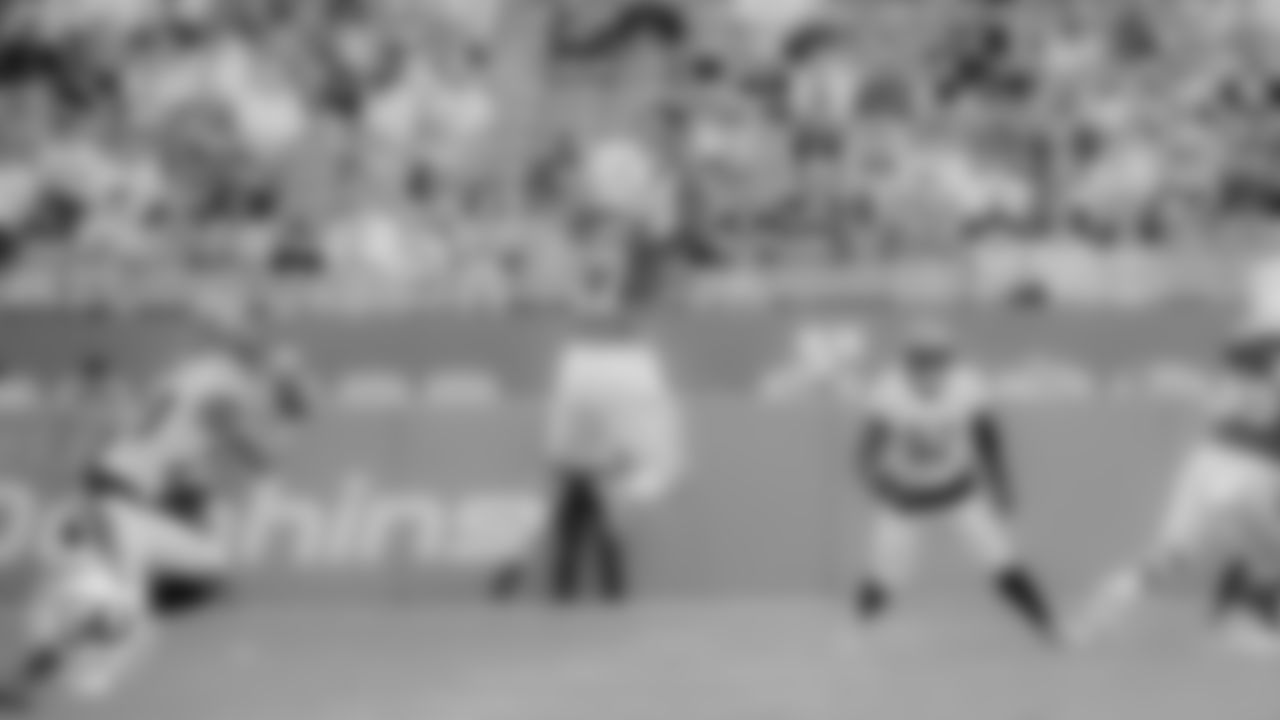 Miami Dolphins wide receiver Jaylen Waddle (17) makes a catch during an NFL football game against the Cincinnati Bengals on Sunday, Dec. 21, 2025 in Miami Gardens, FL. (Robby Illanes/Miami Dolphins via AP)