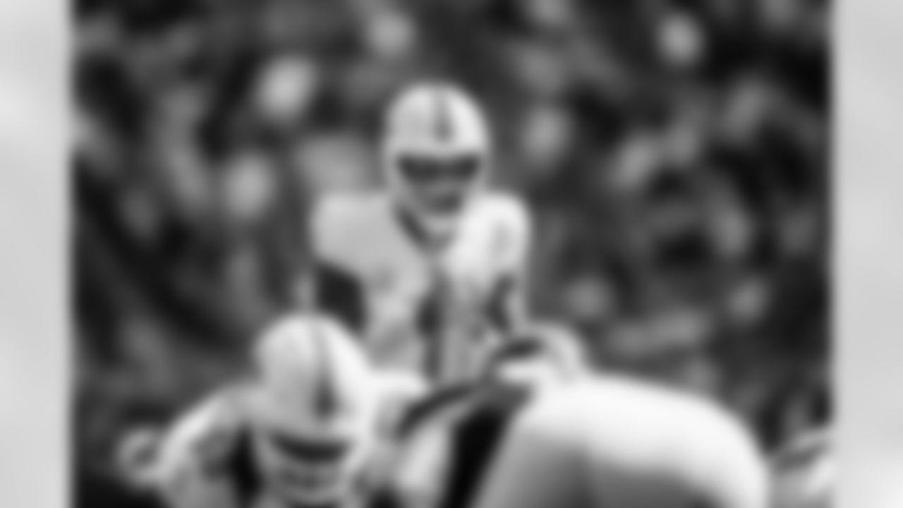 ÅÝܽÊÓÆµ Dolphins quarterback Tua Tagovailoa (1) at the line of scrimmage during an NFL football game against the New York Giants, Sunday, Oct. 8, 2023, in ÅÝܽÊÓÆµ Gardens, Fla. (Tomas Diniz Santos/ÅÝܽÊÓÆµ Dolphins)