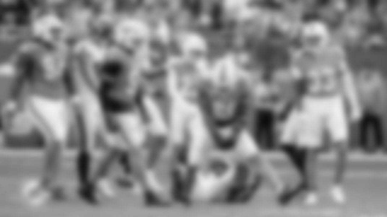 Miami Dolphins linebacker Jordyn Brooks (20) celebrates during an NFL football game against the Tampa Bay Buccaneers on Sunday, Dec. 28, 2025 in Miami Gardens, FL. (Tomas Diniz Santos/Miami Dolphins via AP)