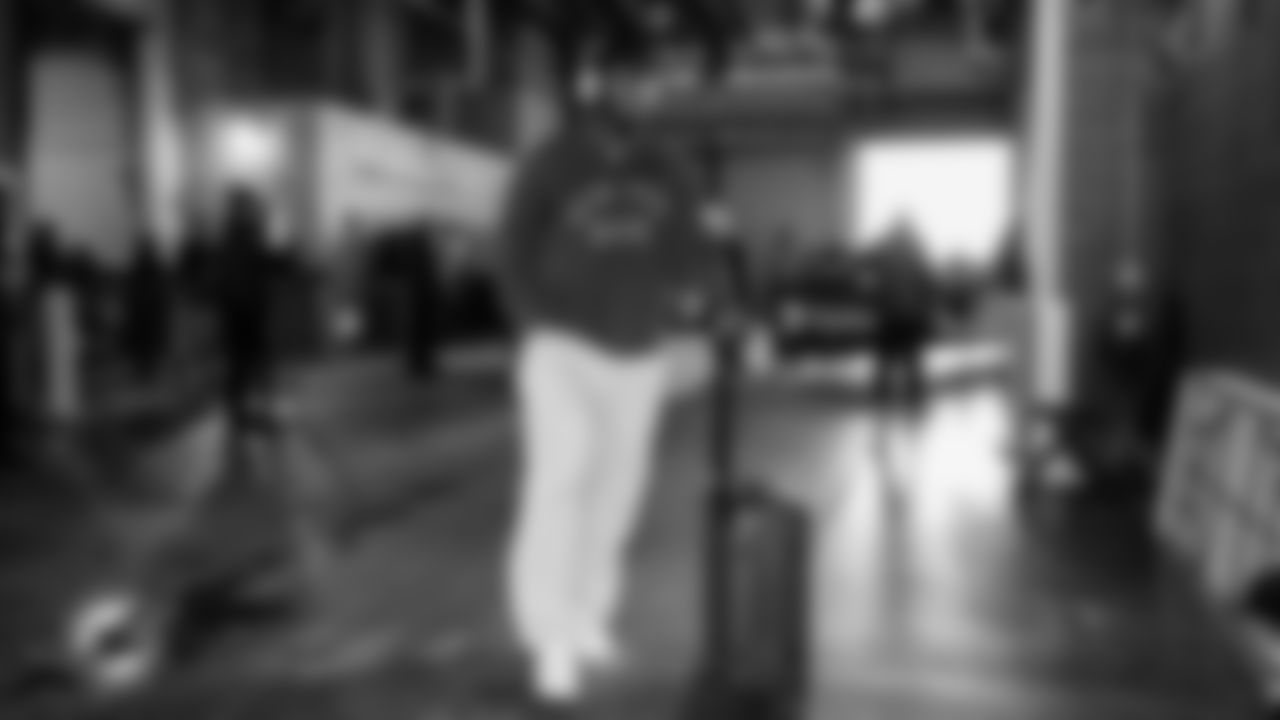 Miami Dolphins linebacker Willie Gay Jr. (40) arrives before an NFL football game against the New York Jets on Sunday, Dec. 7, 2025 in East Rutherford, NJ. (Tomas Diniz Santos/Miami Dolphins via AP)