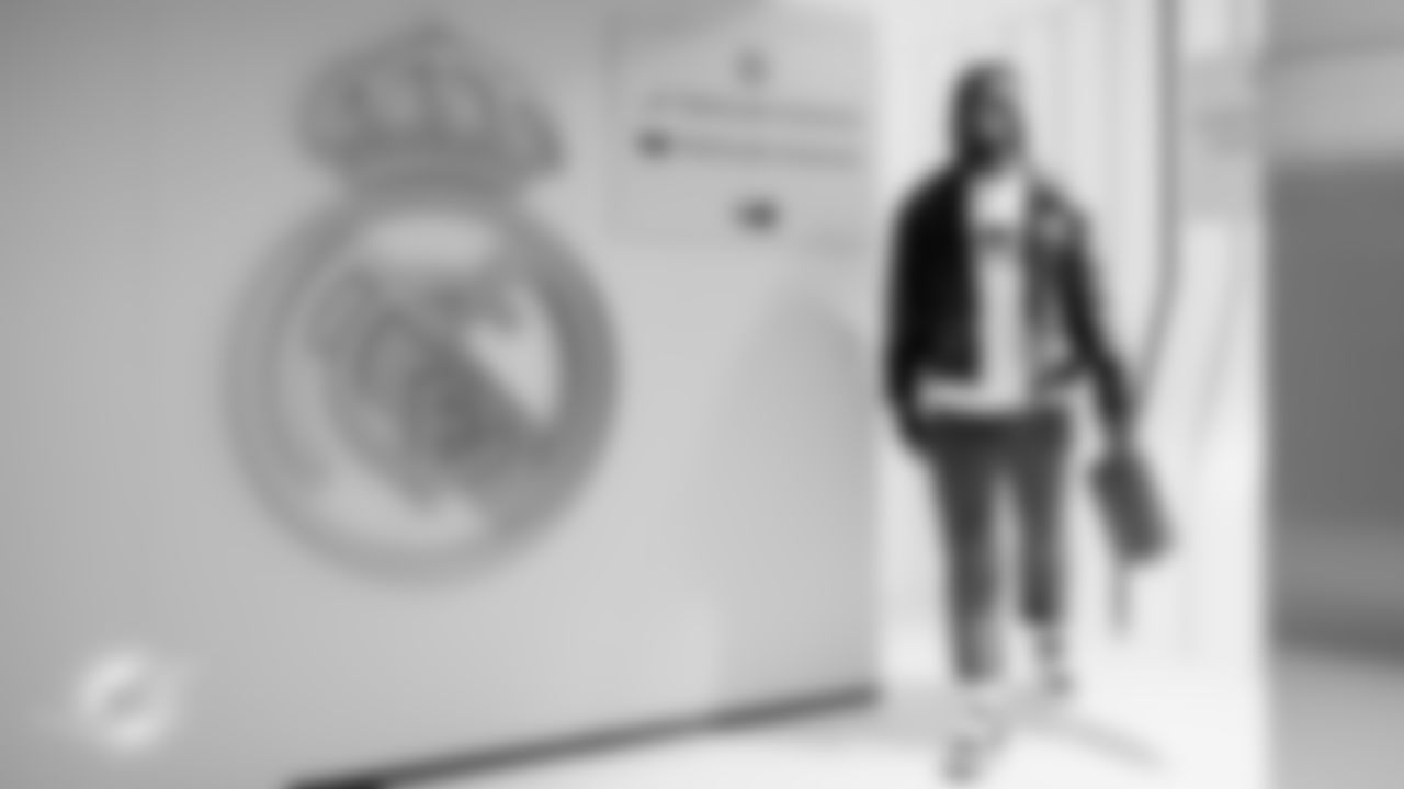 Miami Dolphins safety Ifeatu Melifonwu (9) arrives before an NFL football game against the Washington Commanders on Sunday, Nov. 16, 2025 in Madrid. (Tomas Diniz Santos/Miami Dolphins via AP)