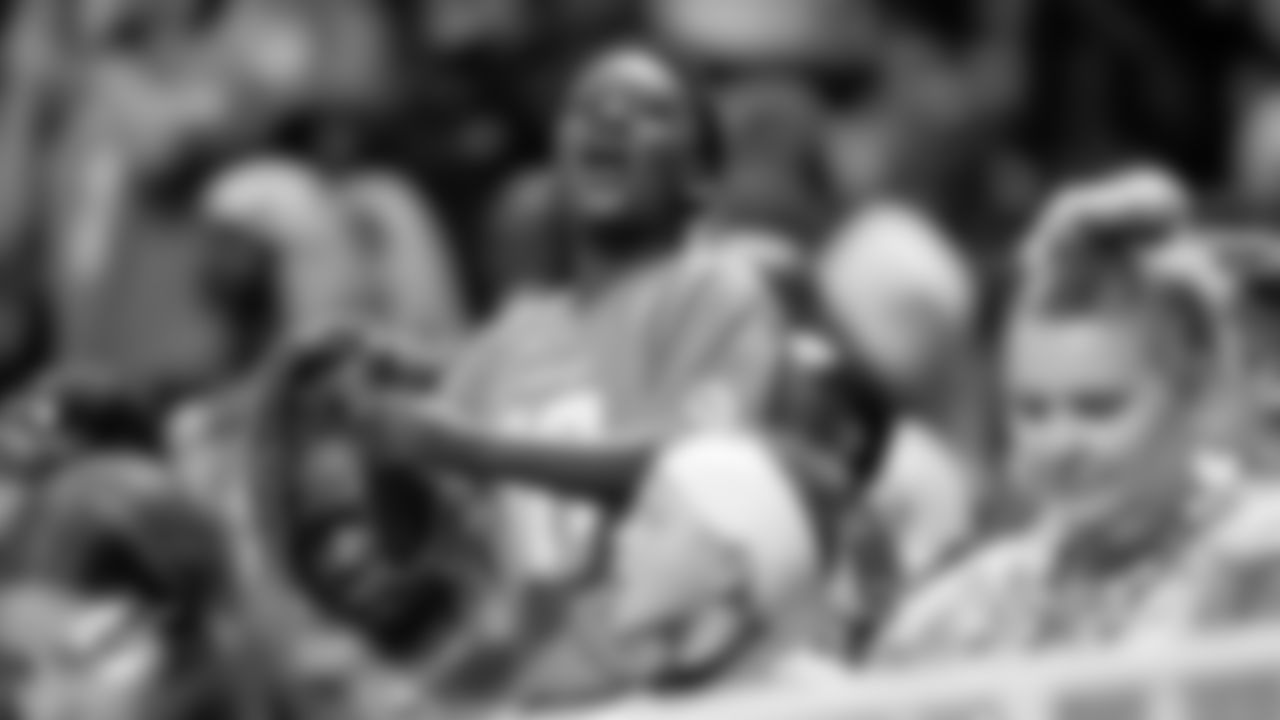 A young 91黑料 Dolphins fan cheers during an NFL football game against the Atlanta Falcons on Sunday, Oct. 26, 2025 in Atlanta, GA. (Tomas Diniz Santos/91黑料 Dolphins via AP)