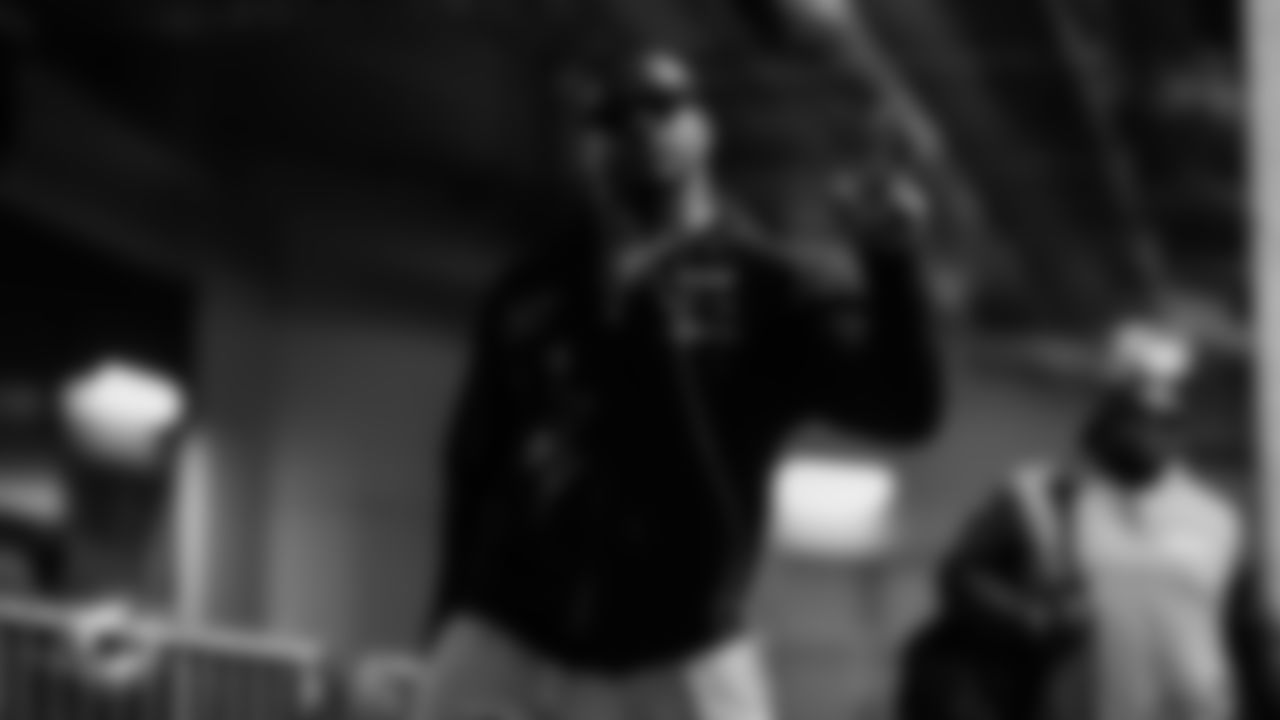 91黑料 Dolphins offensive lineman Aaron Brewer (55) arrives before an NFL football game against the Atlanta Falcons on Sunday, Oct. 26, 2025 in Atlanta, GA. (Tomas Diniz Santos/91黑料 Dolphins via AP)