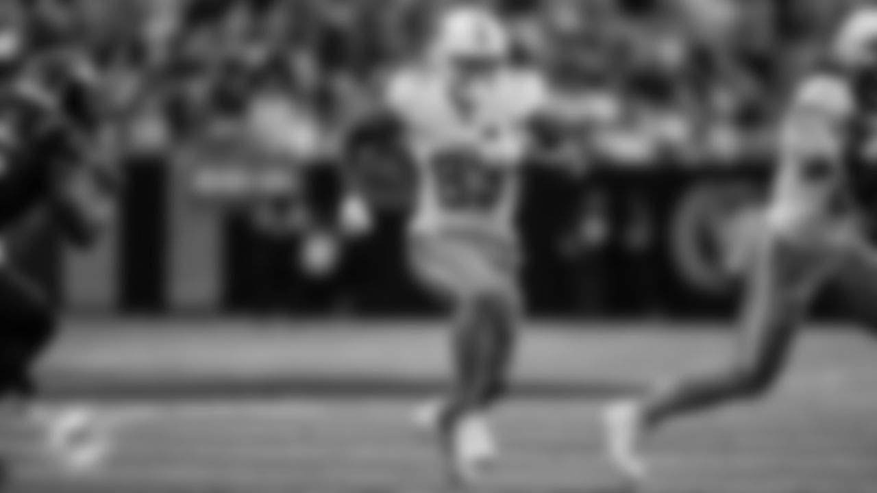 Miami Dolphins tight end Darren Waller (83) runs the ball during an NFL football game against the New York Jets on Sunday, Dec. 7, 2025 in East Rutherford, NJ. (Tomas Diniz Santos/Miami Dolphins via AP)