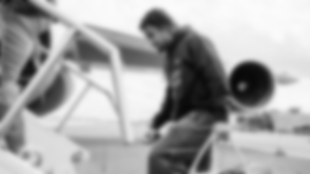 Miami Dolphins wide receiver Jaylen Waddle (17) during arrivals to the plane for travel to Pittsburgh on Saturday, Dec. 13, 2025, in Fort Lauderdale, Fla. (Tomas Diniz Santos/Miami Dolphins)