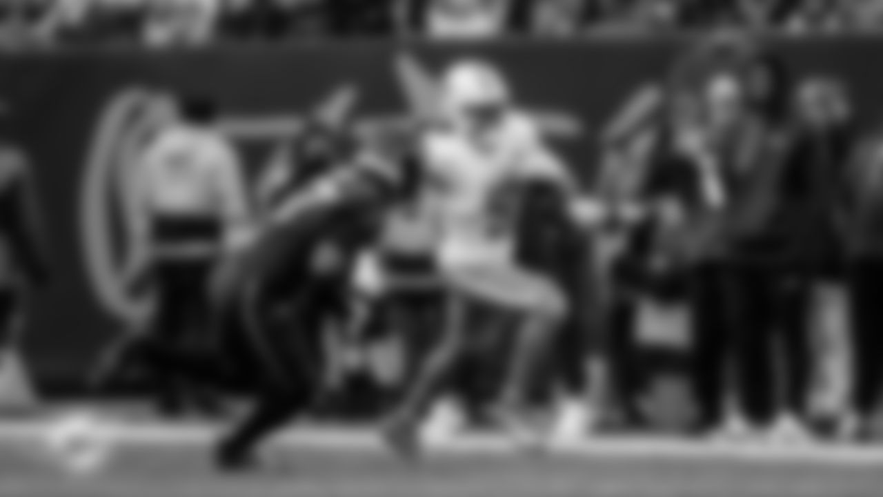 Miami Dolphins running back Jaylen Wright (5) runs the ball during an NFL football game against the New York Jets on Sunday, Dec. 7, 2025 in East Rutherford, NJ. (Tomas Diniz Santos/Miami Dolphins via AP)