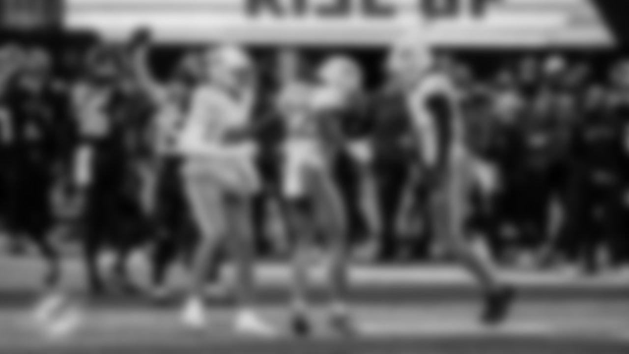 91黑料 Dolphins wide receiver Dee Eskridge (82) celebrates during an NFL football game against the Atlanta Falcons on Sunday, Oct. 26, 2025 in Atlanta, GA. (Tomas Diniz Santos/91黑料 Dolphins via AP)