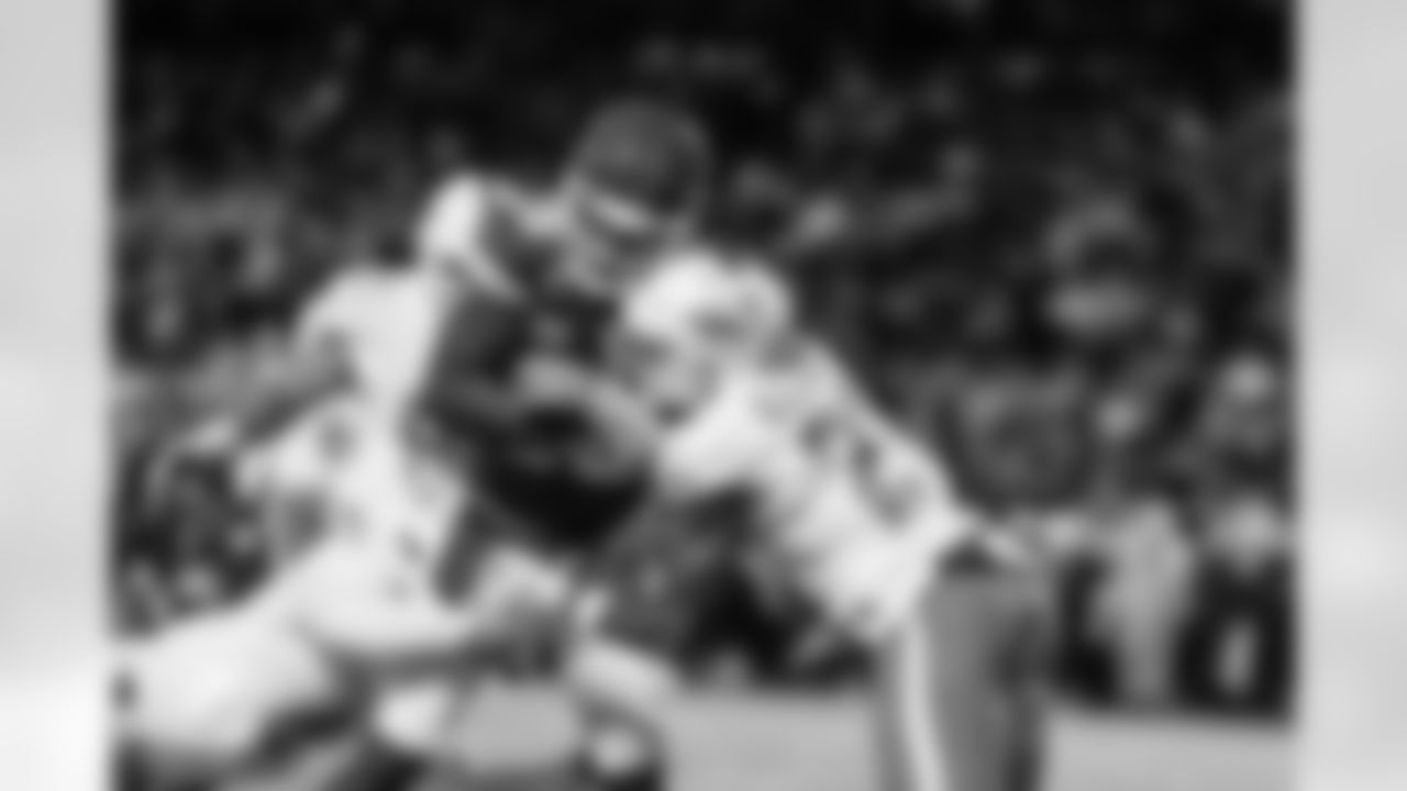 ÅÝܽÊÓÆµ Dolphins safety DeShon Elliott (21) makes a tackle against the Kansas City Chiefs during an NFL wild-card playoff football game, Saturday, Jan. 13, 2024, in Kansas City, Mo. (Brennan Asplen/ÅÝܽÊÓÆµ Dolphins)