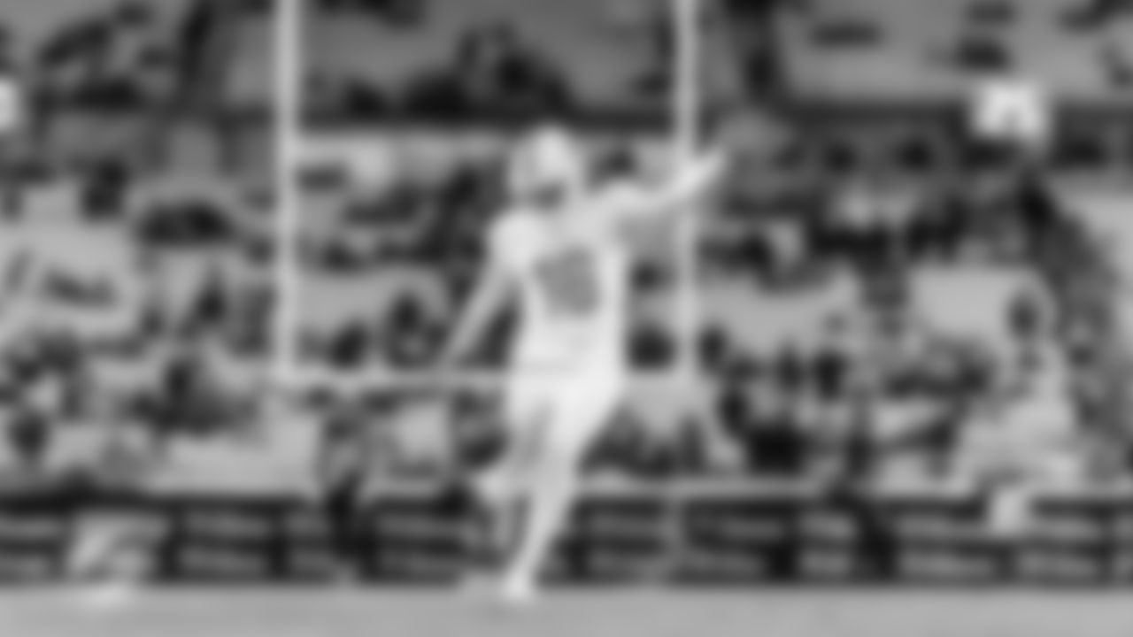 Miami Dolphins punter Jake Bailey (16) warms up before an NFL football game against the Pittsburgh Steelers on Monday, Dec. 15, 2025 in Pittsburgh, PA. (Tomas Diniz Santos/Miami Dolphins via AP)