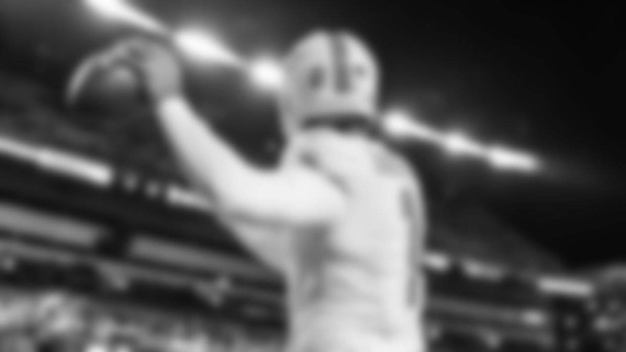 Miami Dolphins quarterback Tua Tagovailoa (1) warms up before an NFL football game against the Pittsburgh Steelers on Monday, Dec. 15, 2025 in Pittsburgh, PA. (Tomas Diniz Santos/Miami Dolphins via AP)