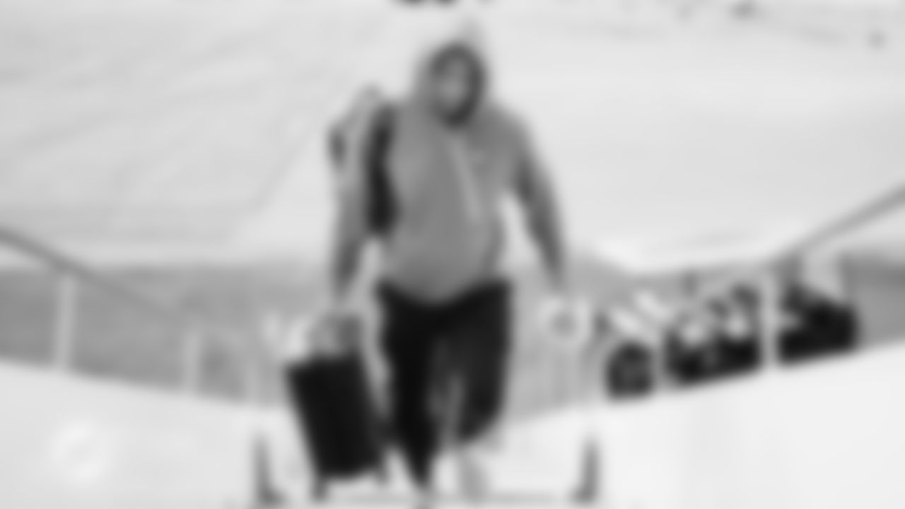 Miami Dolphins tight end Darren Waller (83) during arrivals to the plane for travel to Pittsburgh on Saturday, Dec. 13, 2025, in Fort Lauderdale, Fla. (Tomas Diniz Santos/Miami Dolphins)