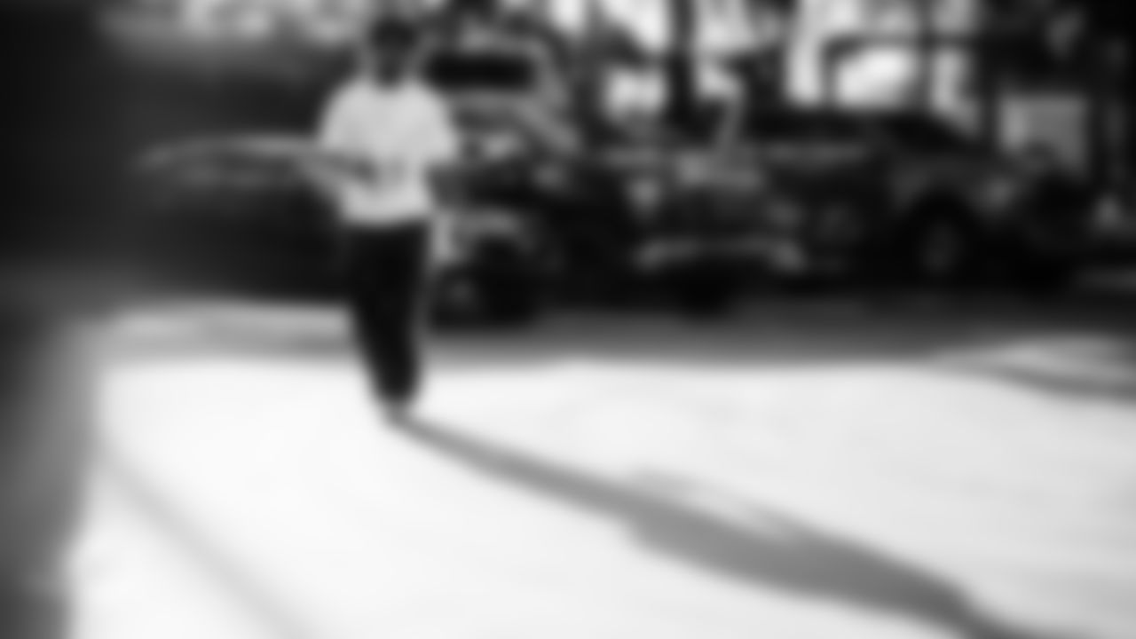 Miami Dolphins wide receiver Jaylen Waddle (17) arrives before an NFL football game against the Baltimore Ravens on Thursday, Oct. 30, 2025 in Miami Gardens, FL. (Tomas Diniz Santos/Miami Dolphins via AP)