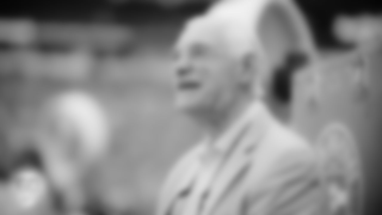 Miami Dolphins honorary captain Larry Csonka looks on before an NFL football game against the Cincinnati Bengals on Sunday, Dec. 21, 2025 in Miami Gardens, FL. (Tomas Diniz Santos/Miami Dolphins via AP)