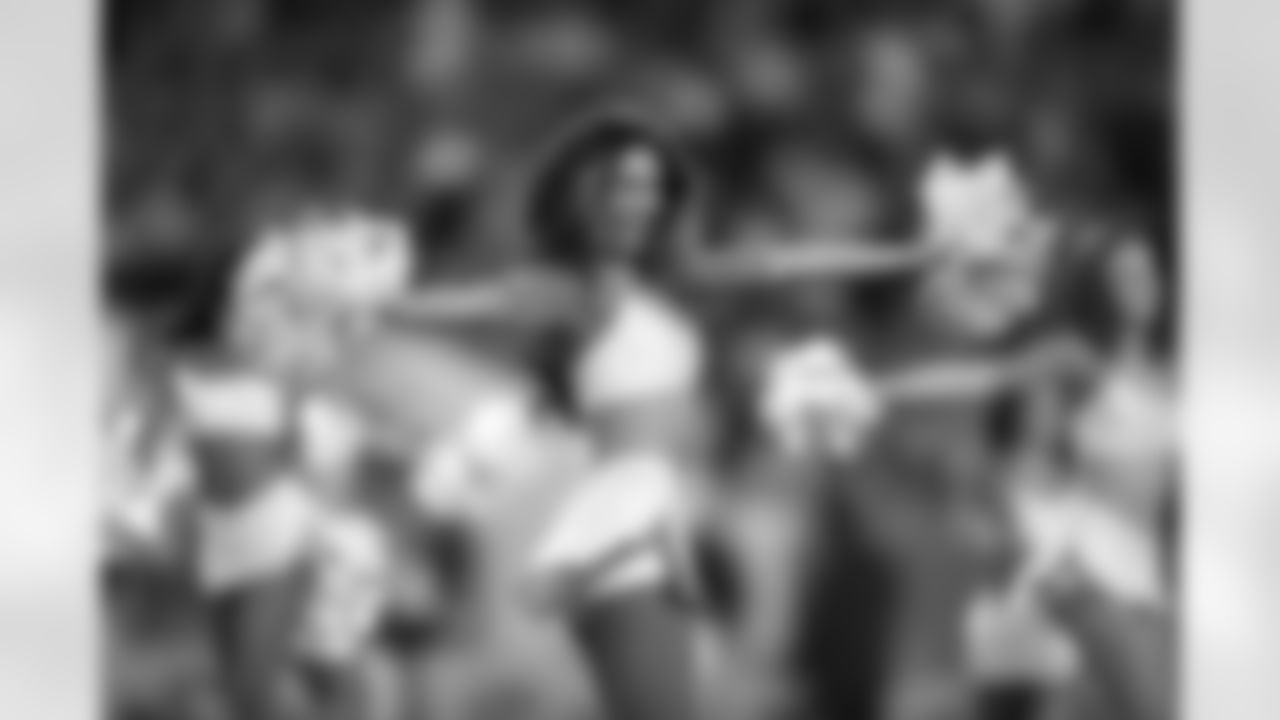 Cheerleaders before an NFL football game against the Tennessee Titans, Monday, Dec. 11, 2023 in ÅÝܽÊÓÆµ Gardens, Fla. (Ryan Kuttler/ÅÝܽÊÓÆµ Dolphins)