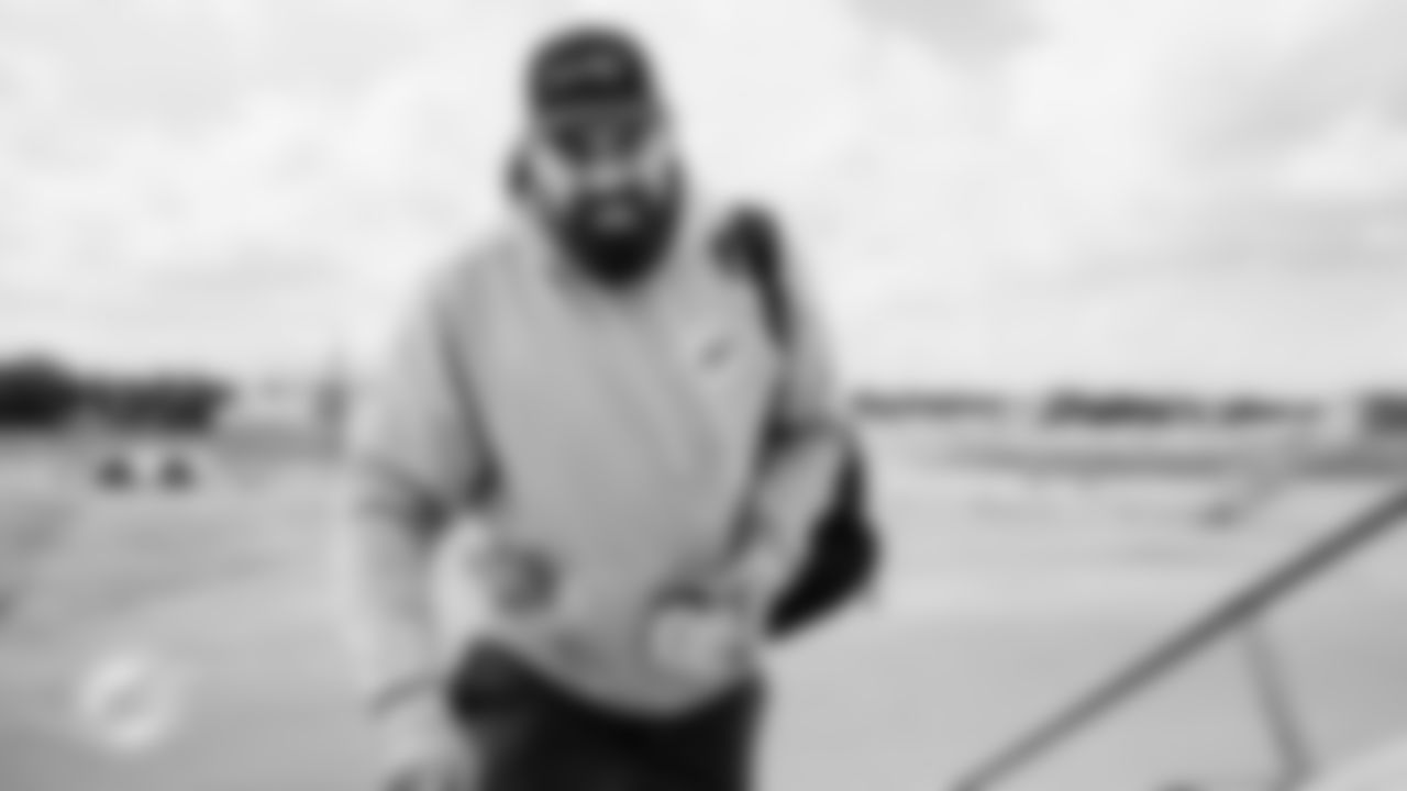 Miami Dolphins defensive tackle Zach Sieler (92) during arrivals to the plane for travel to Pittsburgh on Saturday, Dec. 13, 2025, in Fort Lauderdale, Fla. (Tomas Diniz Santos/Miami Dolphins)