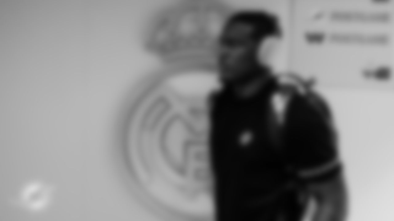 Miami Dolphins running back De'Von Achane (28) arrives before an NFL football game against the Washington Commanders on Sunday, Nov. 16, 2025 in Madrid. (Tomas Diniz Santos/Miami Dolphins via AP)