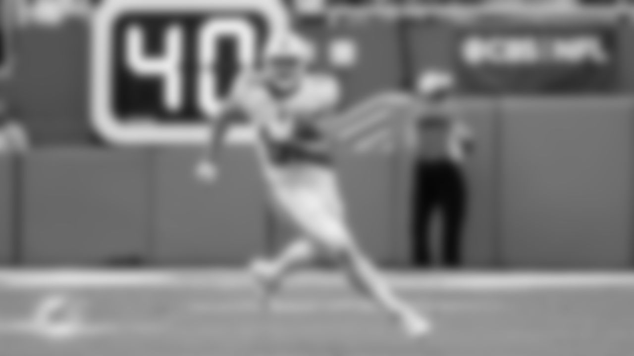 Miami Dolphins tight end Greg Dulcich (85) runs the ball during an NFL football game against the Buffalo Bills on Sunday, Nov. 9, 2025 in Miami Gardens, Fla. (Tomas Diniz Santos/Miami Dolphins via AP)