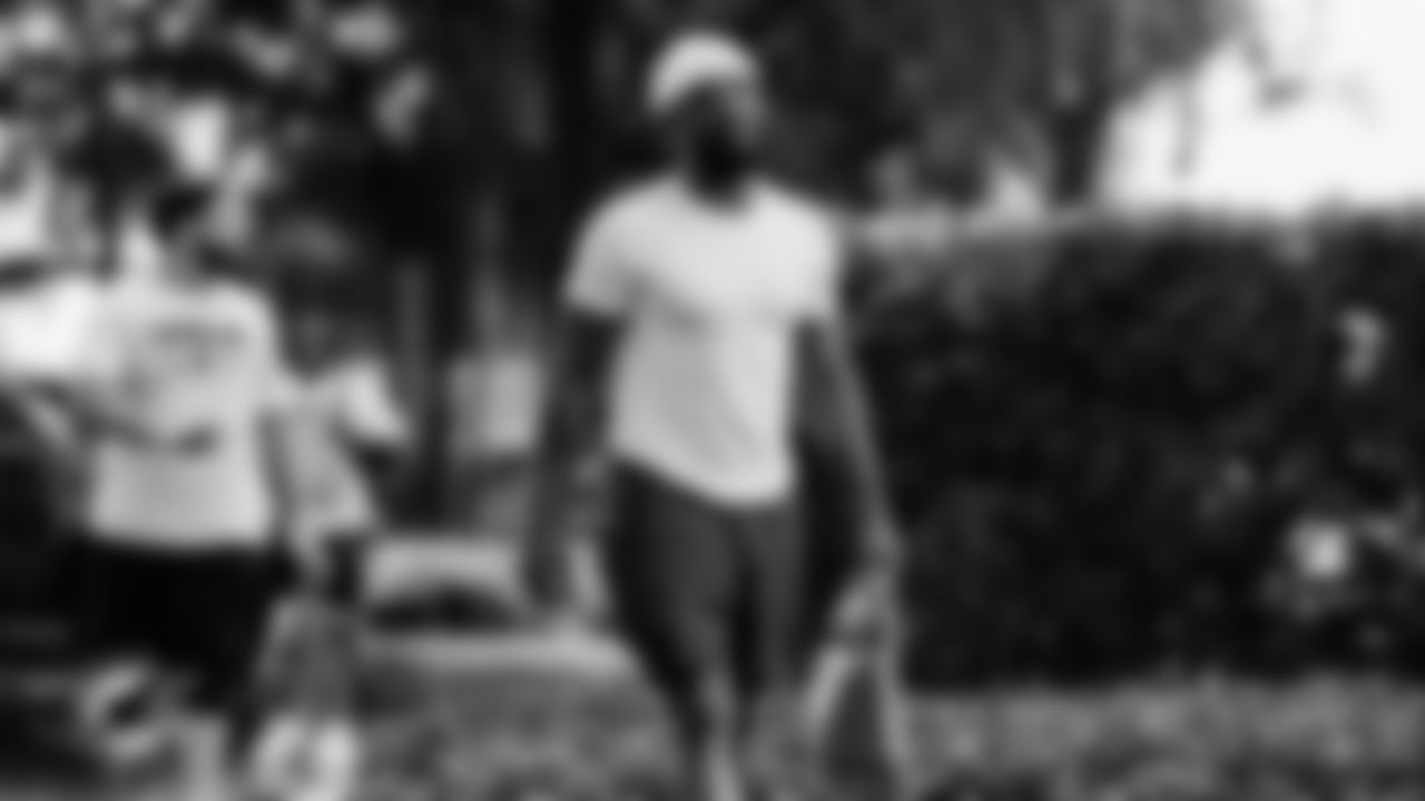 Miami Dolphins running back Jeff Wilson Jr. (34) arrives before an NFL football game against the New Orleans Saints on Sunday, Nov. 30, 2025 in Miami Gardens, FL. (Tomas Diniz Santos/Miami Dolphins via AP)